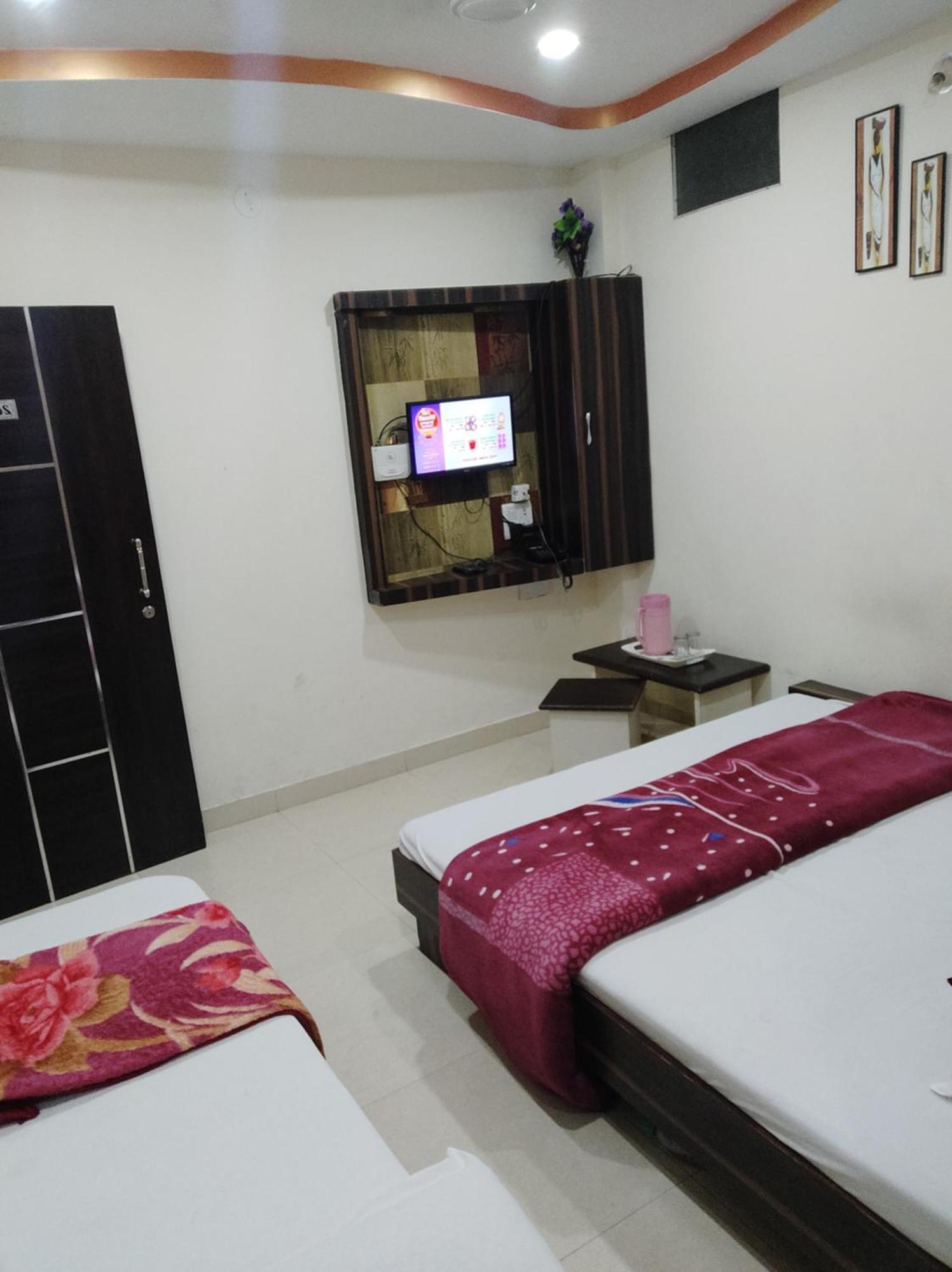 Hotel Vrandavan Palace Near Mahakal Temple Ujjain Exterior photo
