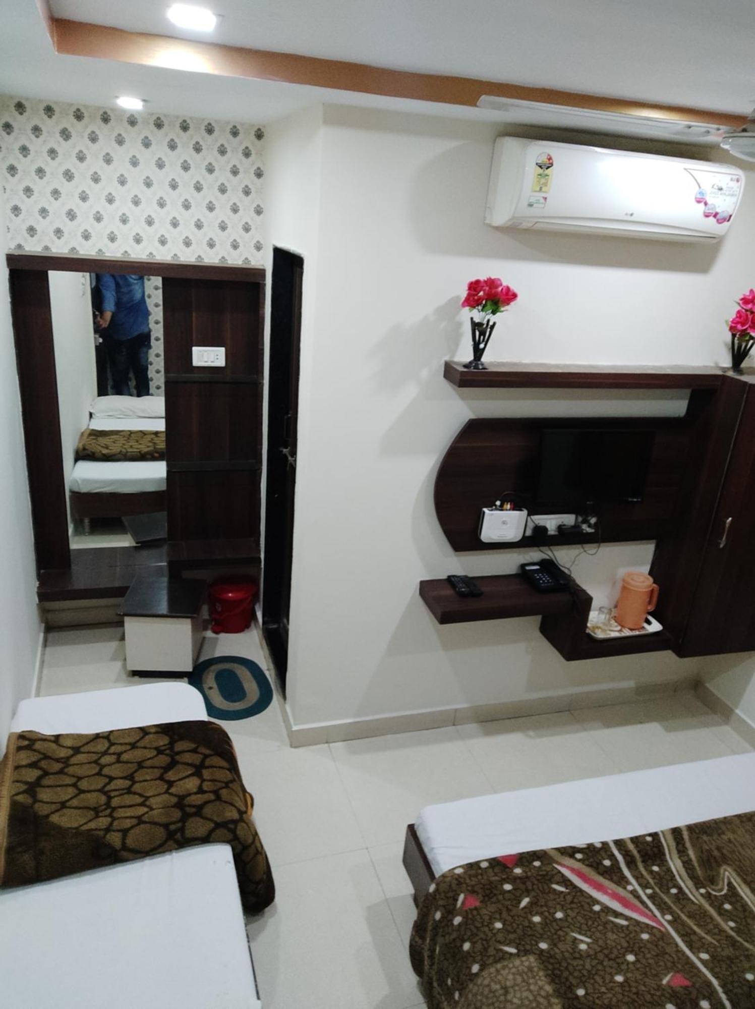 Hotel Vrandavan Palace Near Mahakal Temple Ujjain Exterior photo