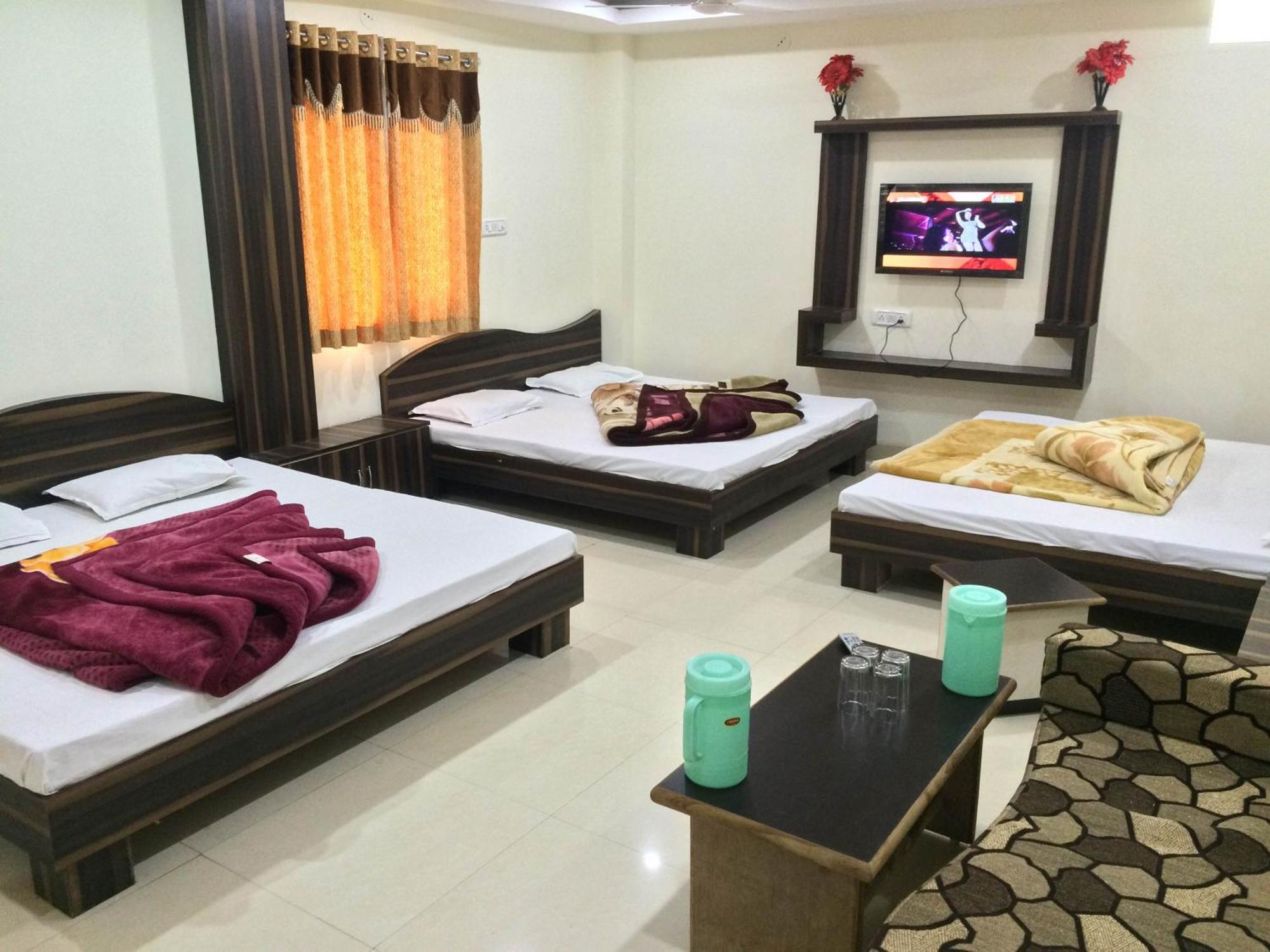 Hotel Vrandavan Palace Near Mahakal Temple Ujjain Exterior photo