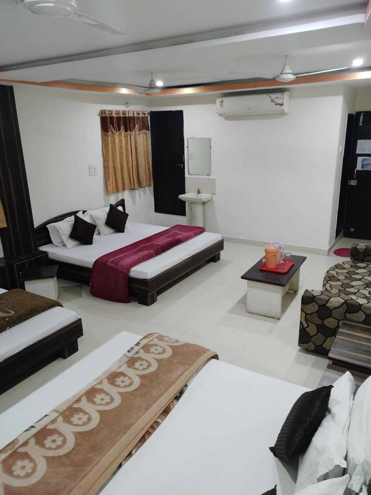 Hotel Vrandavan Palace Near Mahakal Temple Ujjain Exterior photo
