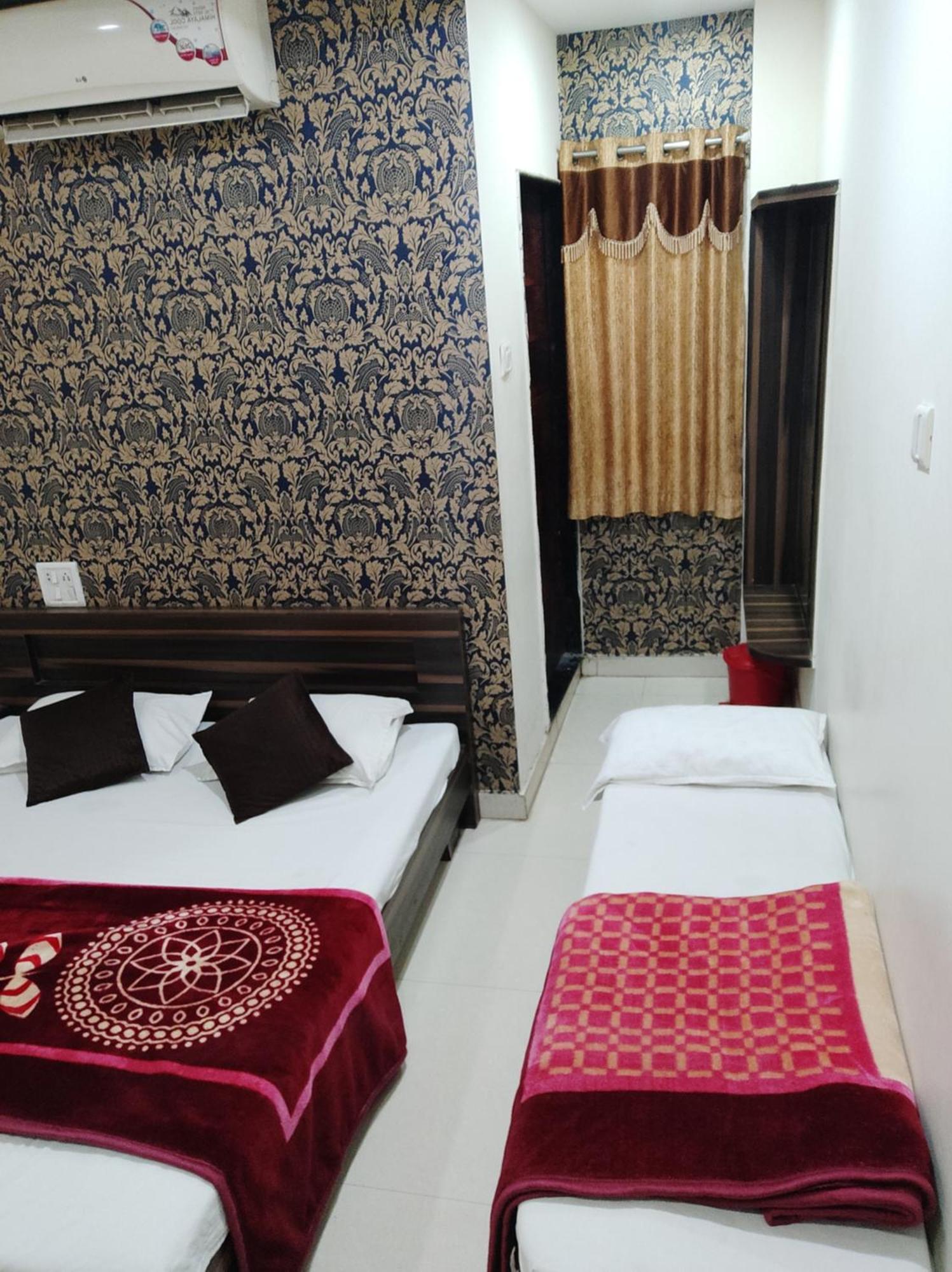 Hotel Vrandavan Palace Near Mahakal Temple Ujjain Exterior photo