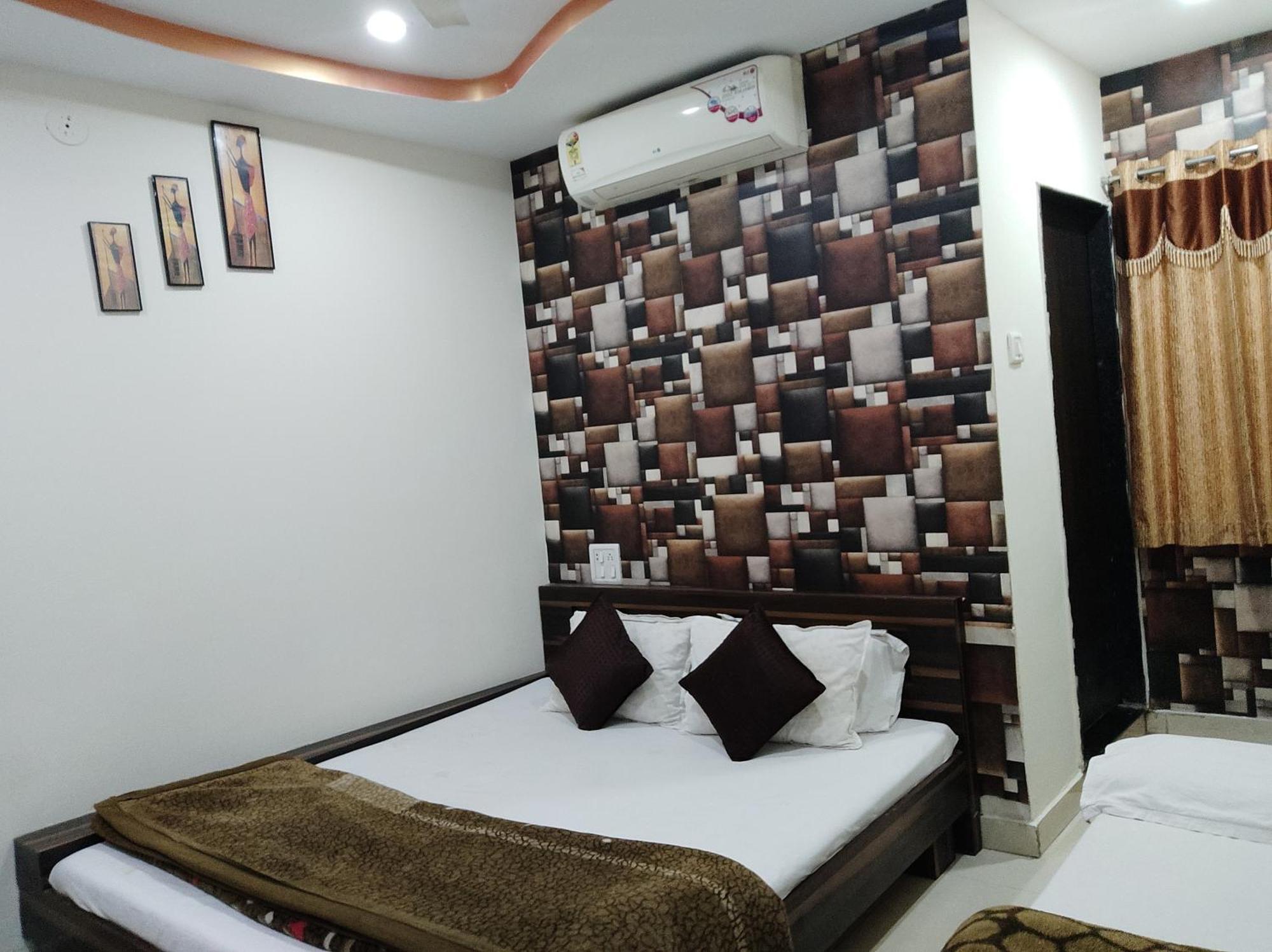 Hotel Vrandavan Palace Near Mahakal Temple Ujjain Exterior photo