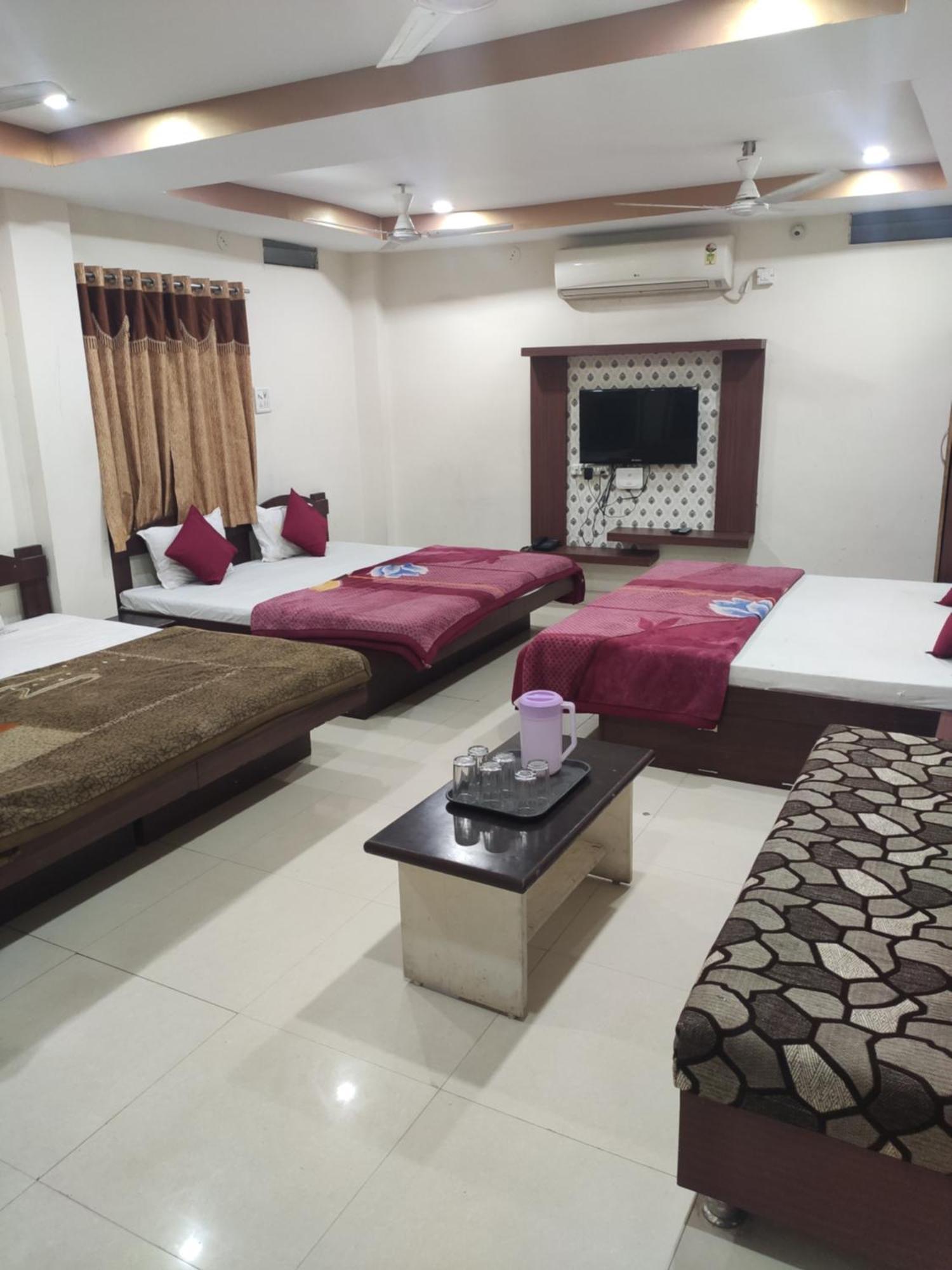 Hotel Vrandavan Palace Near Mahakal Temple Ujjain Exterior photo