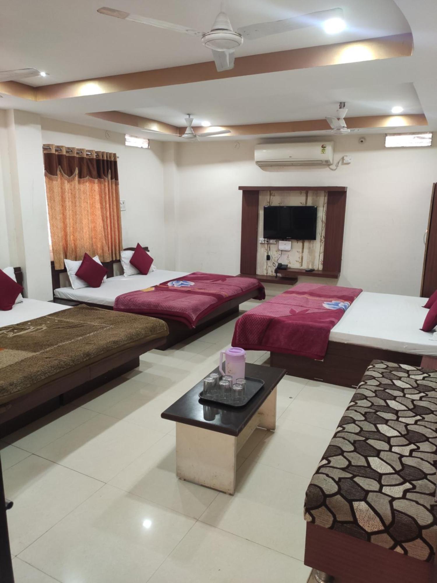 Hotel Vrandavan Palace Near Mahakal Temple Ujjain Exterior photo