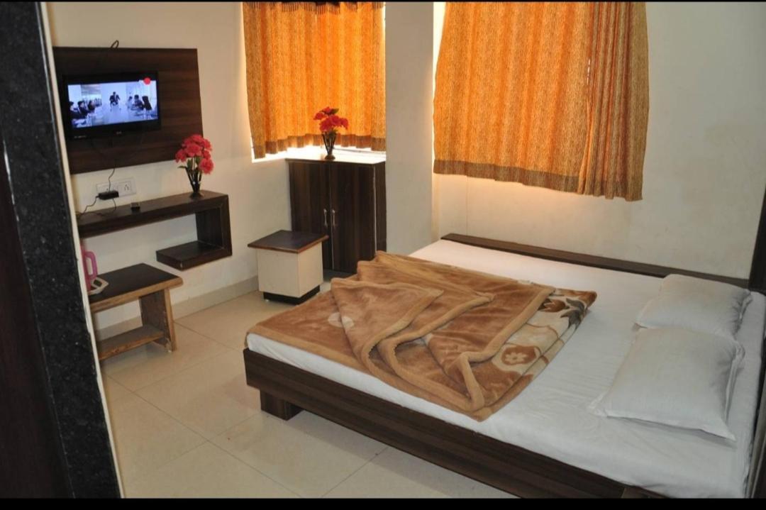 Hotel Vrandavan Palace Near Mahakal Temple Ujjain Exterior photo