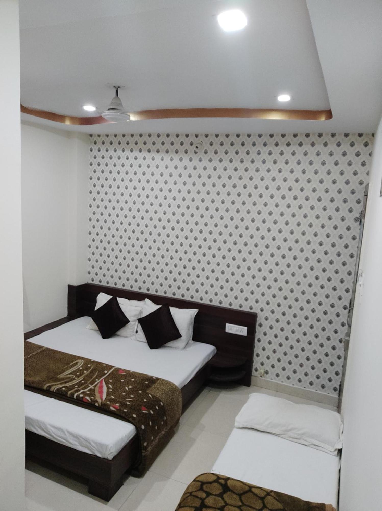 Hotel Vrandavan Palace Near Mahakal Temple Ujjain Exterior photo