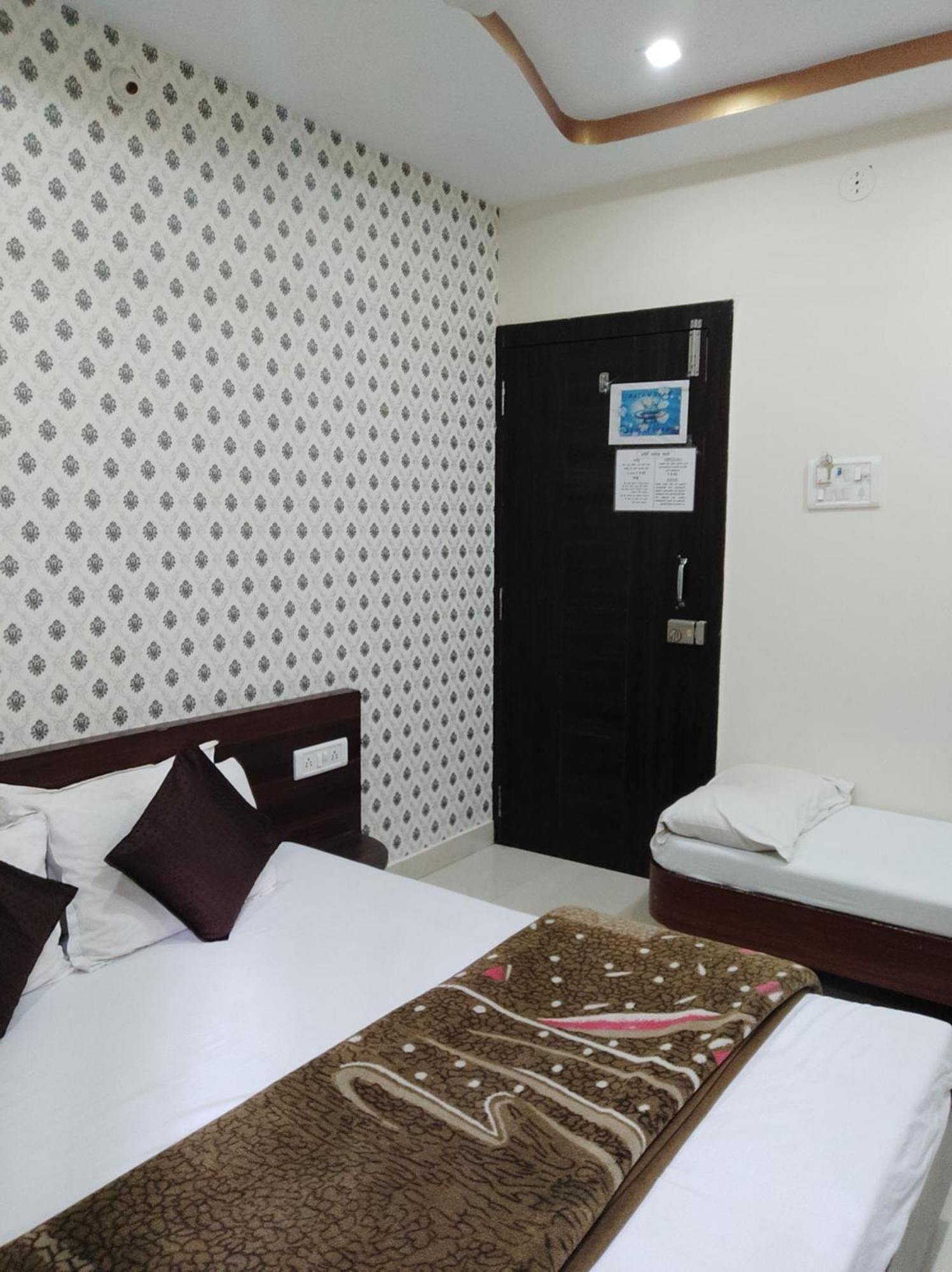 Hotel Vrandavan Palace Near Mahakal Temple Ujjain Exterior photo